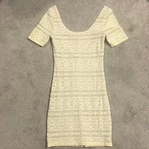 Abercrombie & Fitch cream fitted lace dress. Size: S